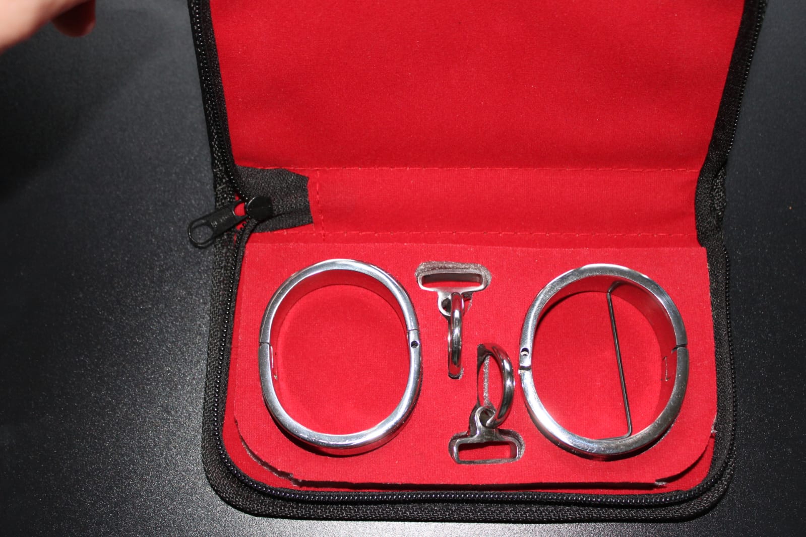 20-mm-cuffs-in-case